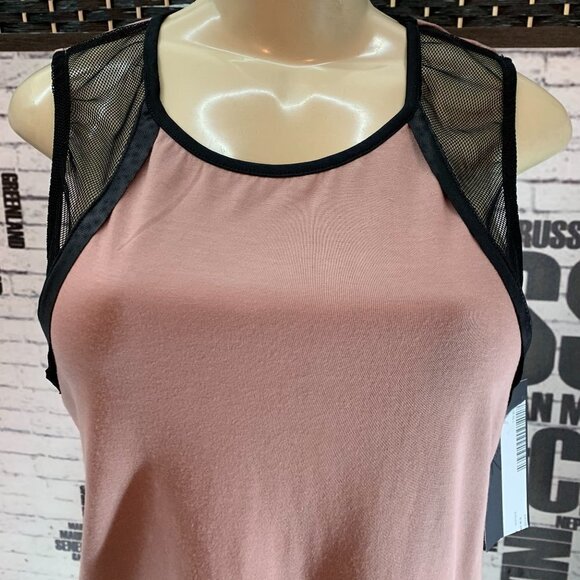 Nux L Sandy Rose Mesh Shoulder Insets Keyhole Back Neck Step Hem Muscle Tee - Picture 2 of 6